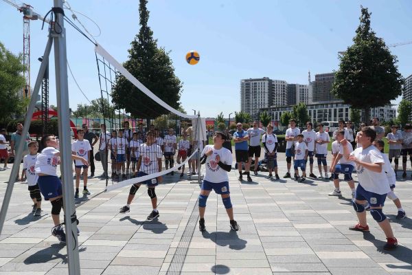 streat-volley-bgd-180622-874525AB6AFD5-0A92-E86B-E39B-AC2A736521E7.jpg