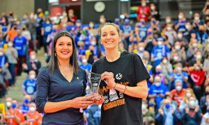 Titula u Kupu CEV za Maju Ognjenović, Tijanu Bošković i Ezačibaši – Maja Ognjenović MVP, trofej za kapitena Tijanu Bošković