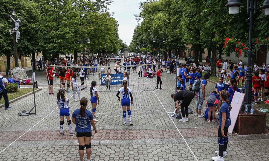 Preko 2000 devojčica i dečaka na turniru u Apatinu