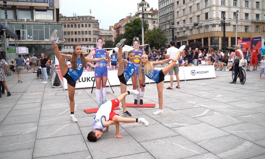 Video: Spektakl na Trgu republike