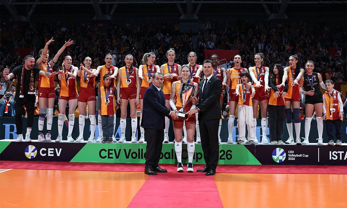 Prvi trofej Galatasaraja posle tri izgubljena finala &ndash; Ivan Knežević predao pehar