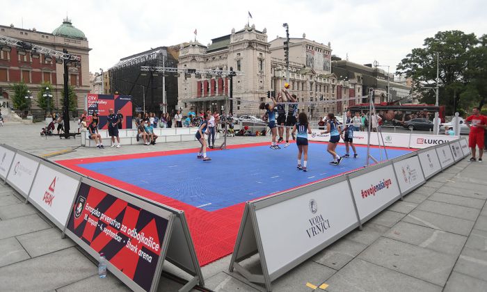 Humanost i promocija odbojke na Trgu republike